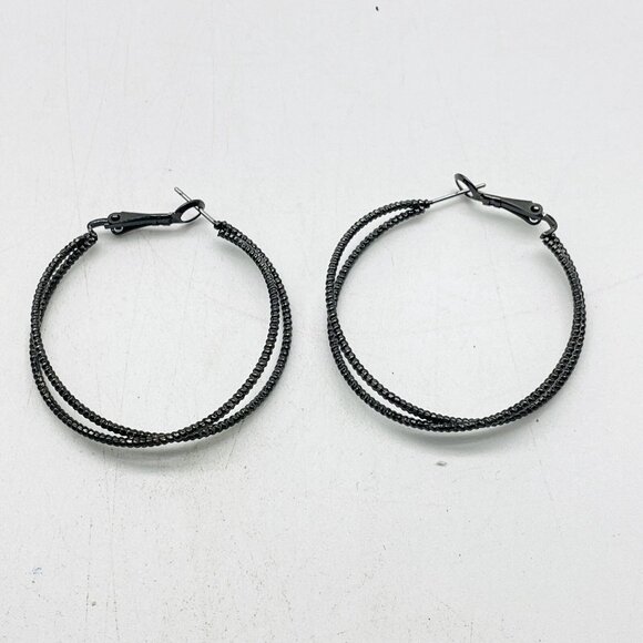 METAL Silver Tone Earrings Textured Hoop Lightweight Modern Fashion Jewelry - Picture 3 of 9